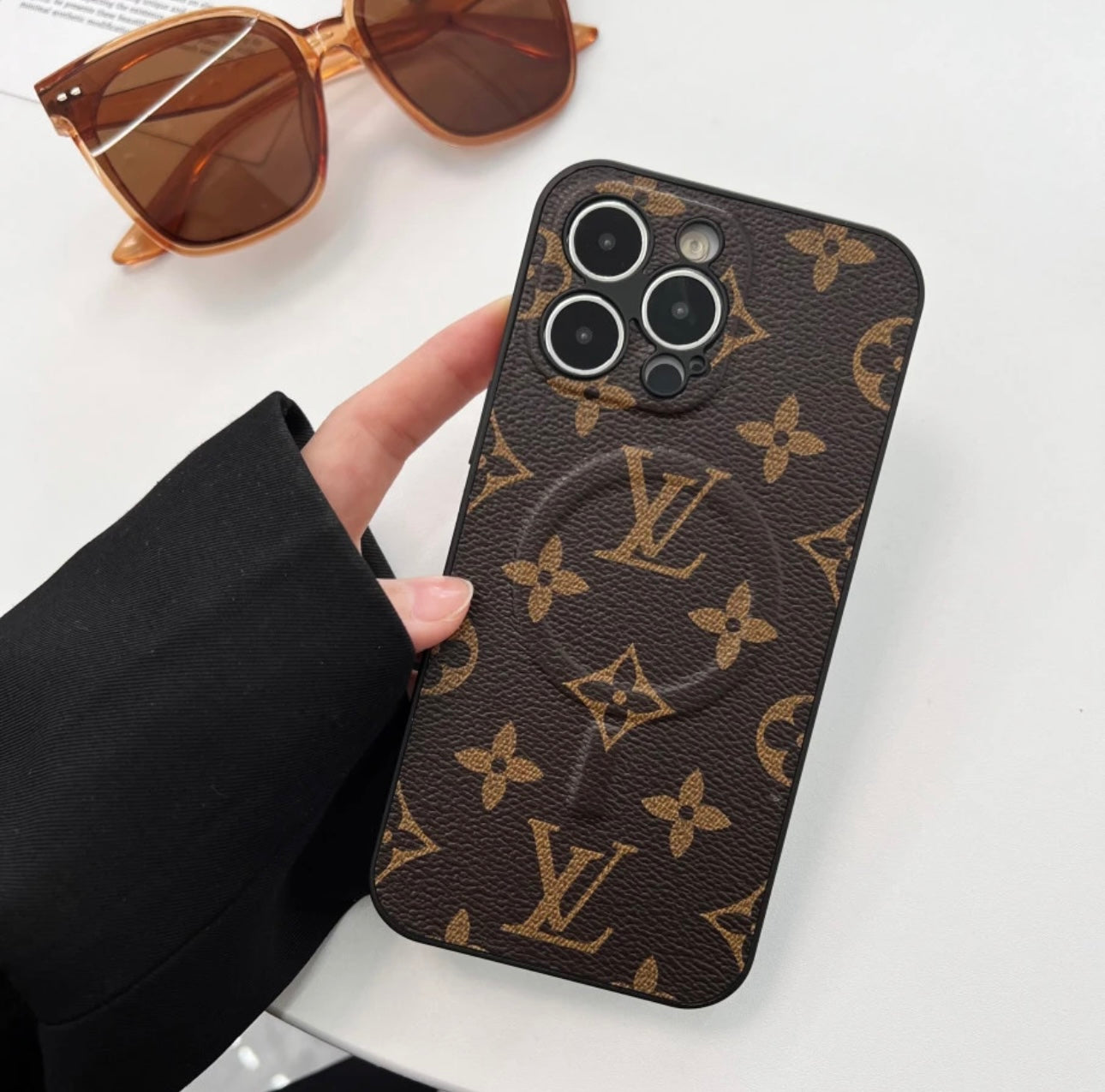 NEW Shine x Mono iPhone Case (Magnetic attraction)